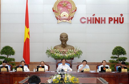 ນາຍົກລັດຖະມົນຕີ ຫງວຽນເຕີ້ນຢຸງ ເປັນປະທານກອງປະຊຸມປະຈຳເດືອນ 5 ຂອງລັດຖະບານ.